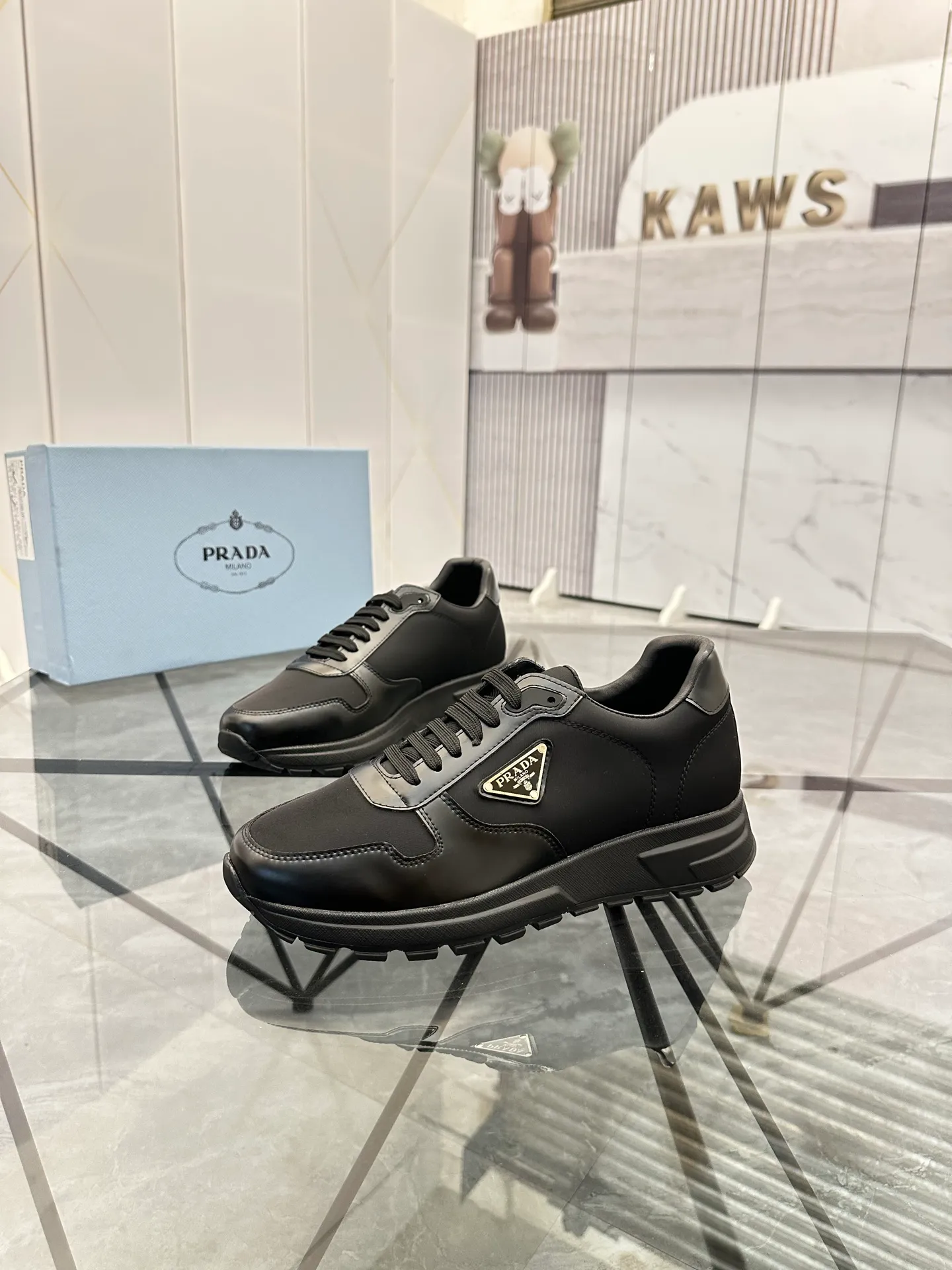 Men's shoes: 💰P440¥ Product trademark: Prada *"Prada*" low-top casual shoes Regular size: 38-44 (can be customized to 45.46) Product materials: imported cowhide upper, sheepskin lining, original outsole. Number: 835
